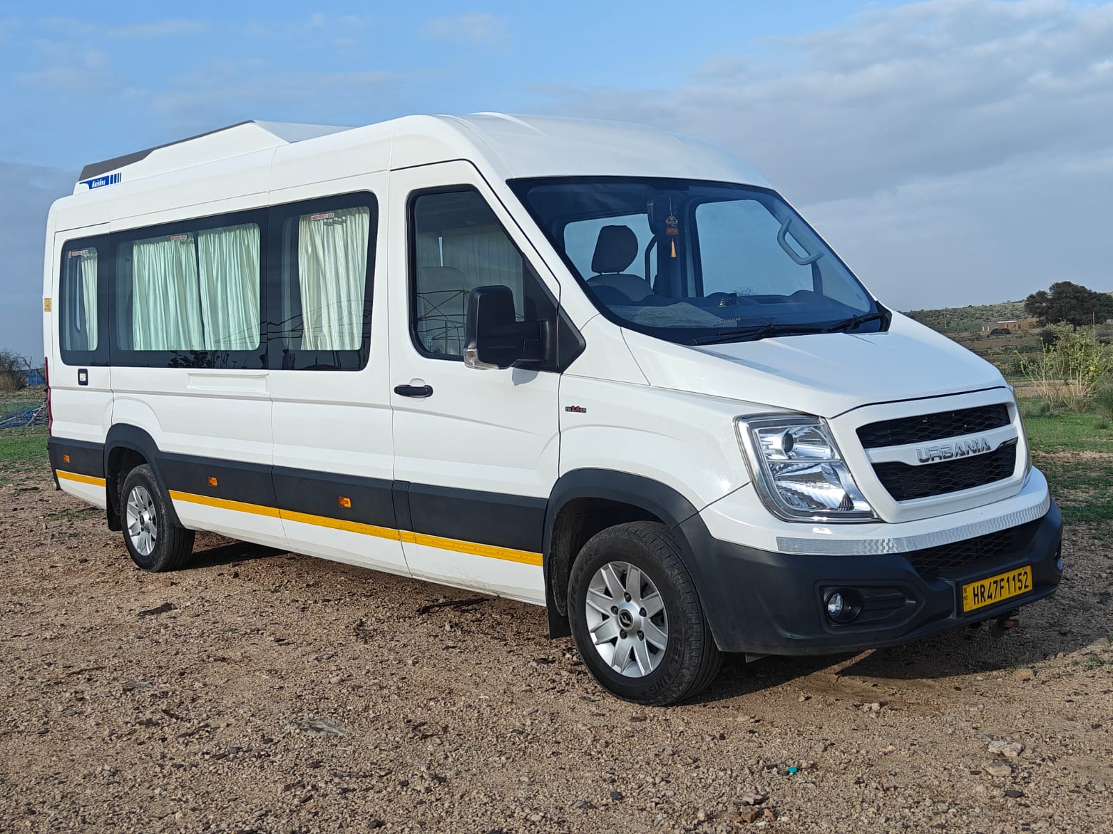 Urbania Tempo Traveller (16+1)